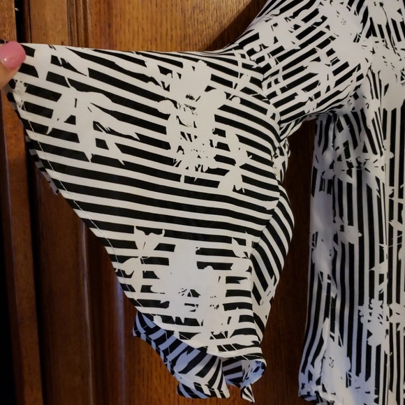Black & White Bell Sleeve Blouse - Picture 2 of 3